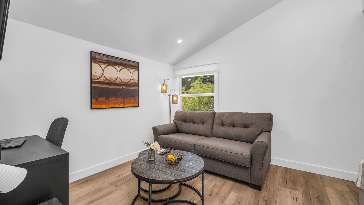 Photo of Livingroom in Woodland Hills