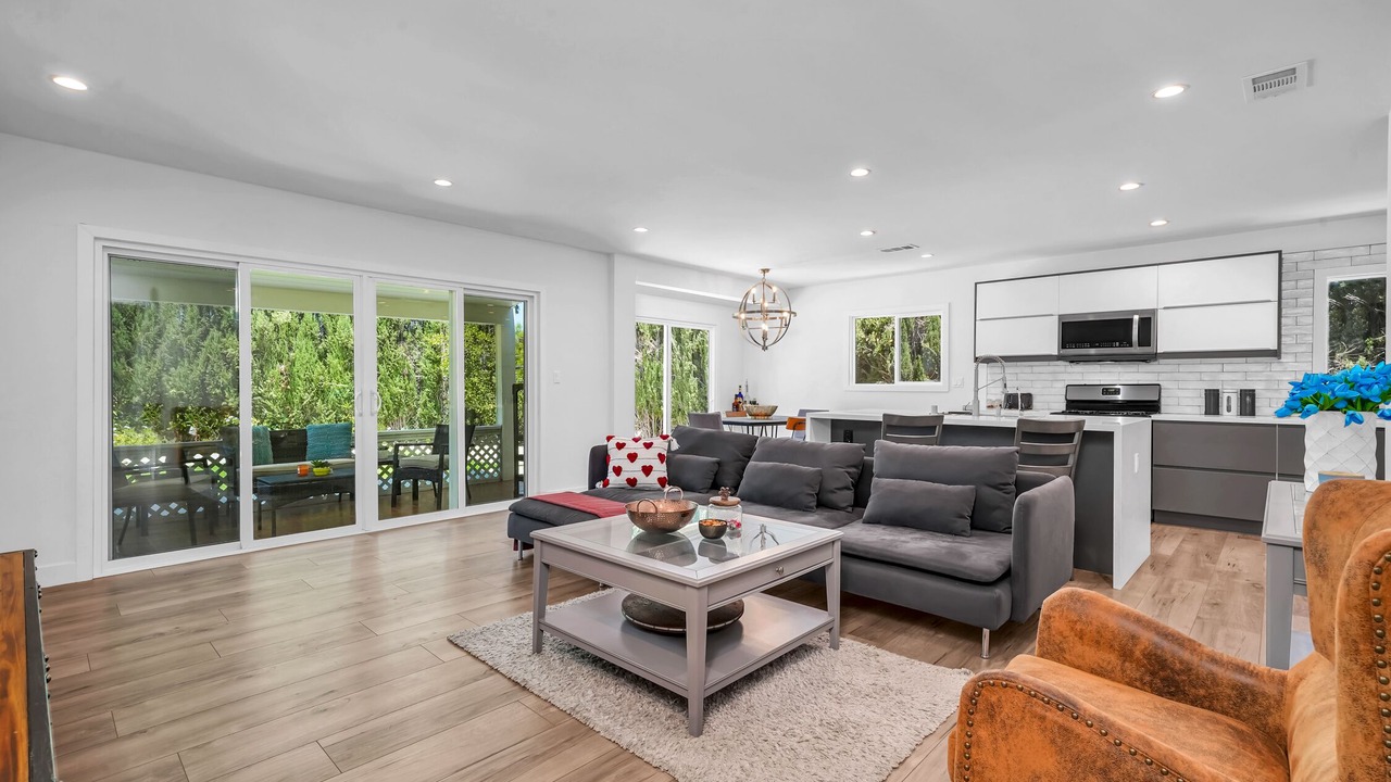 Photo of Livingroom in Woodland Hills