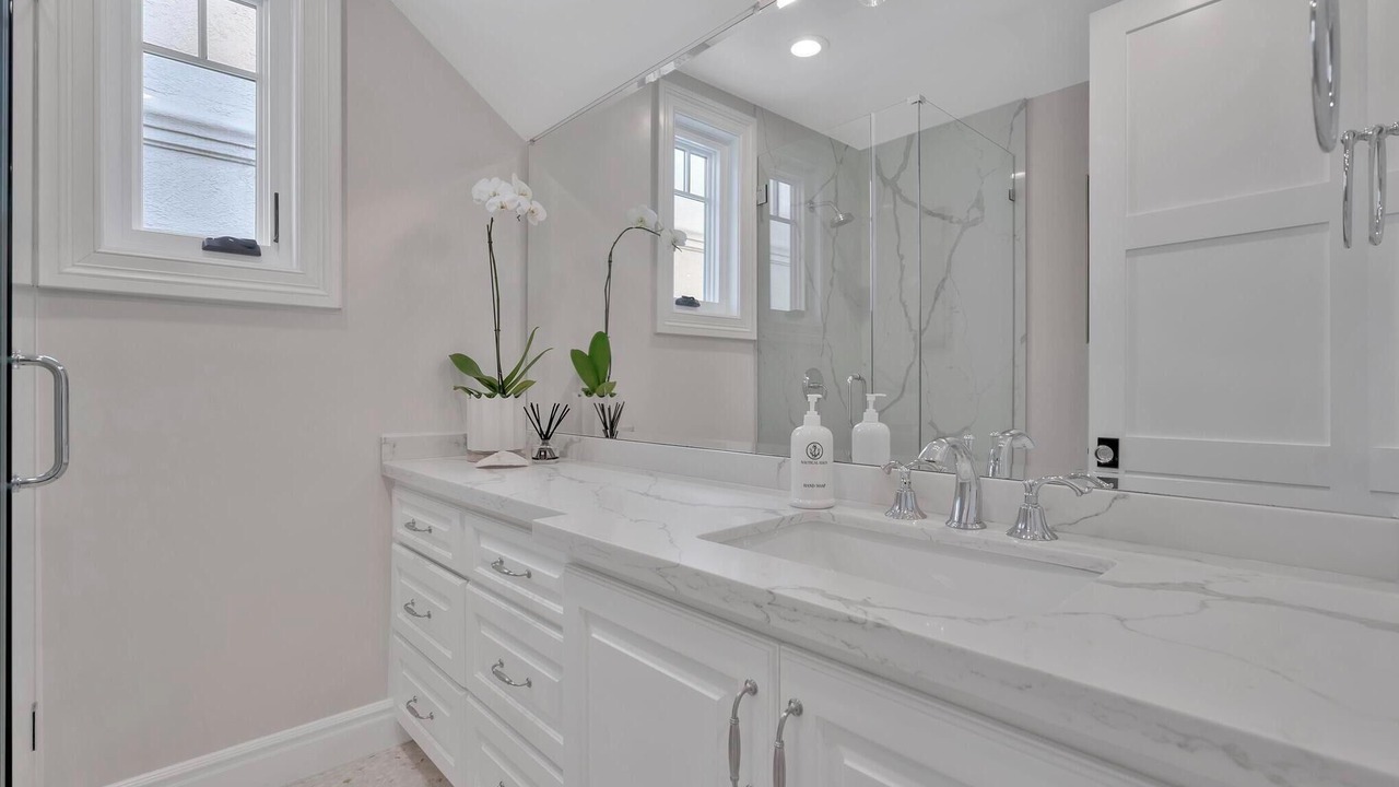 Photo of Bathroom in Balboa Peninsula