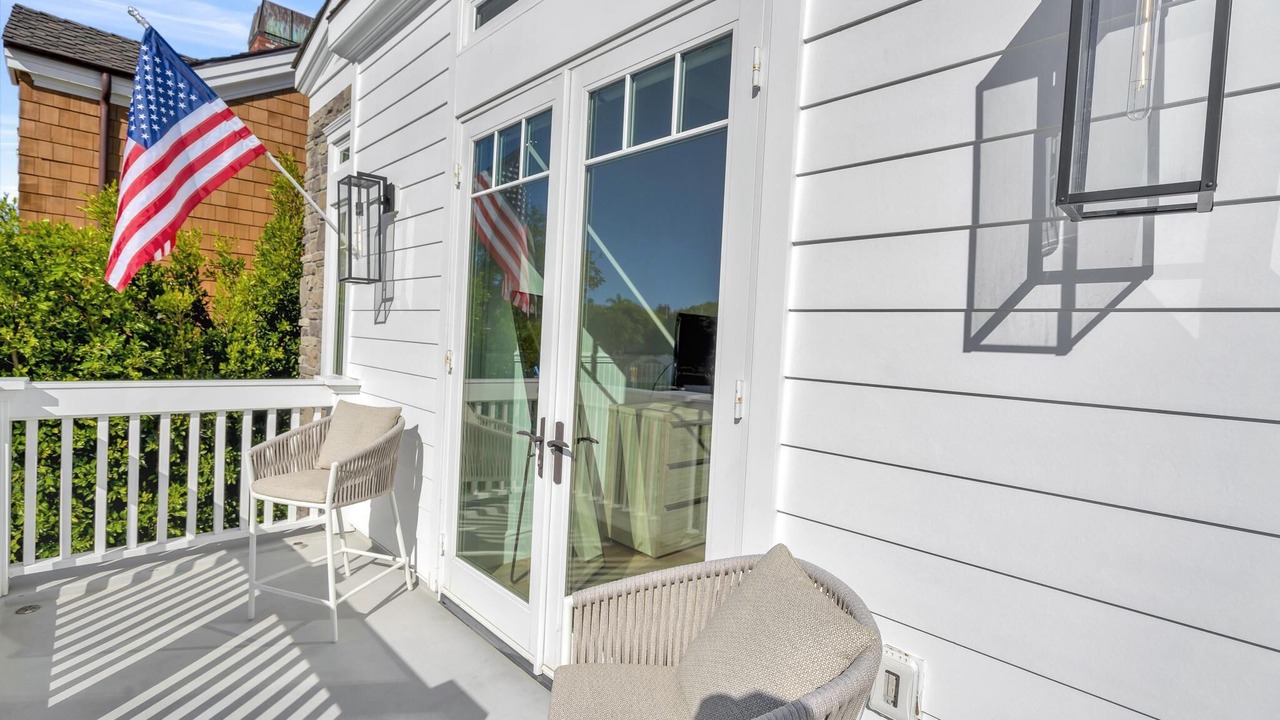 Photo of Patio Balcony in Balboa Peninsula