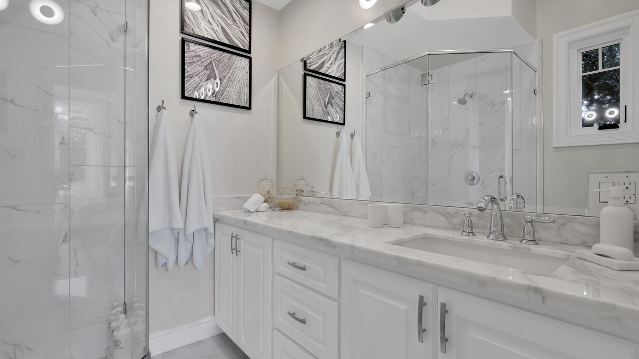 Photo of Bathroom in Balboa Peninsula