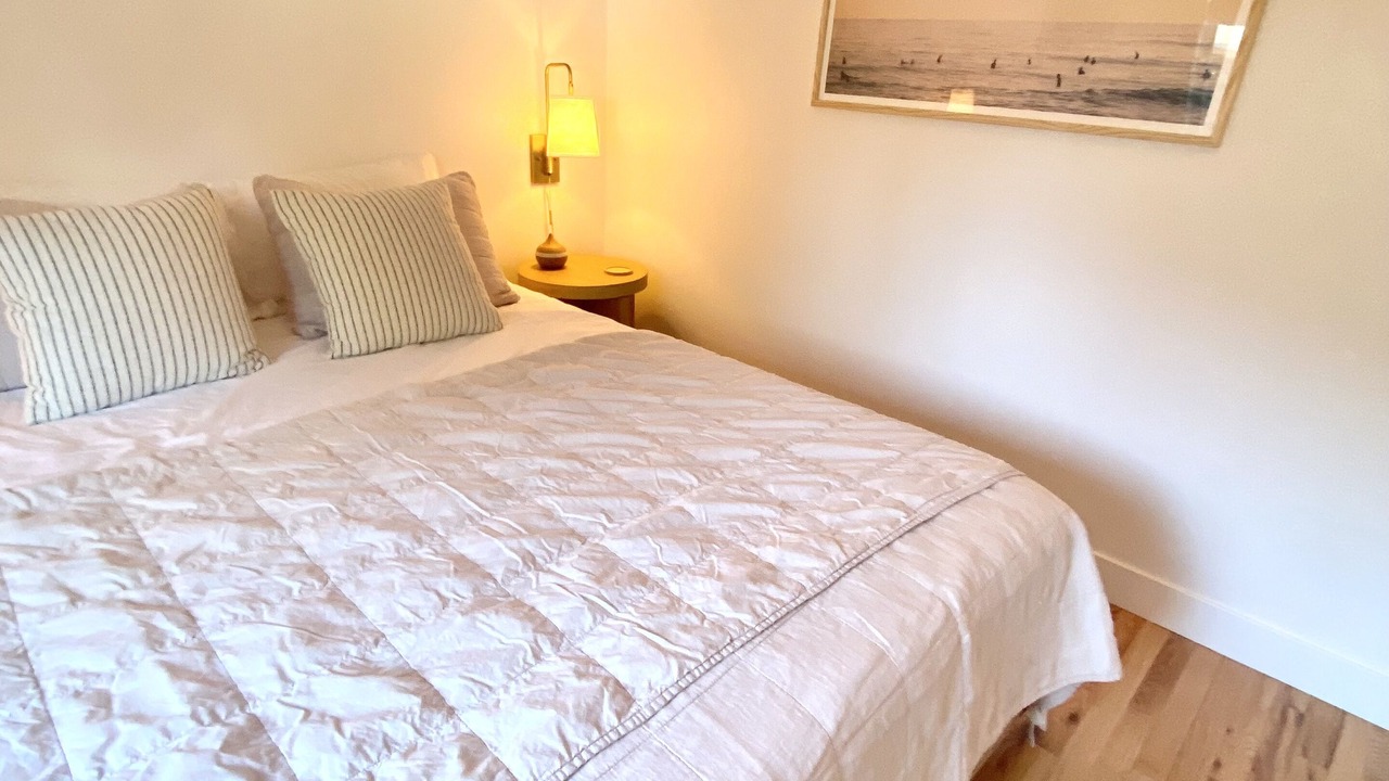Photo of Bedroom in Meiners Oaks