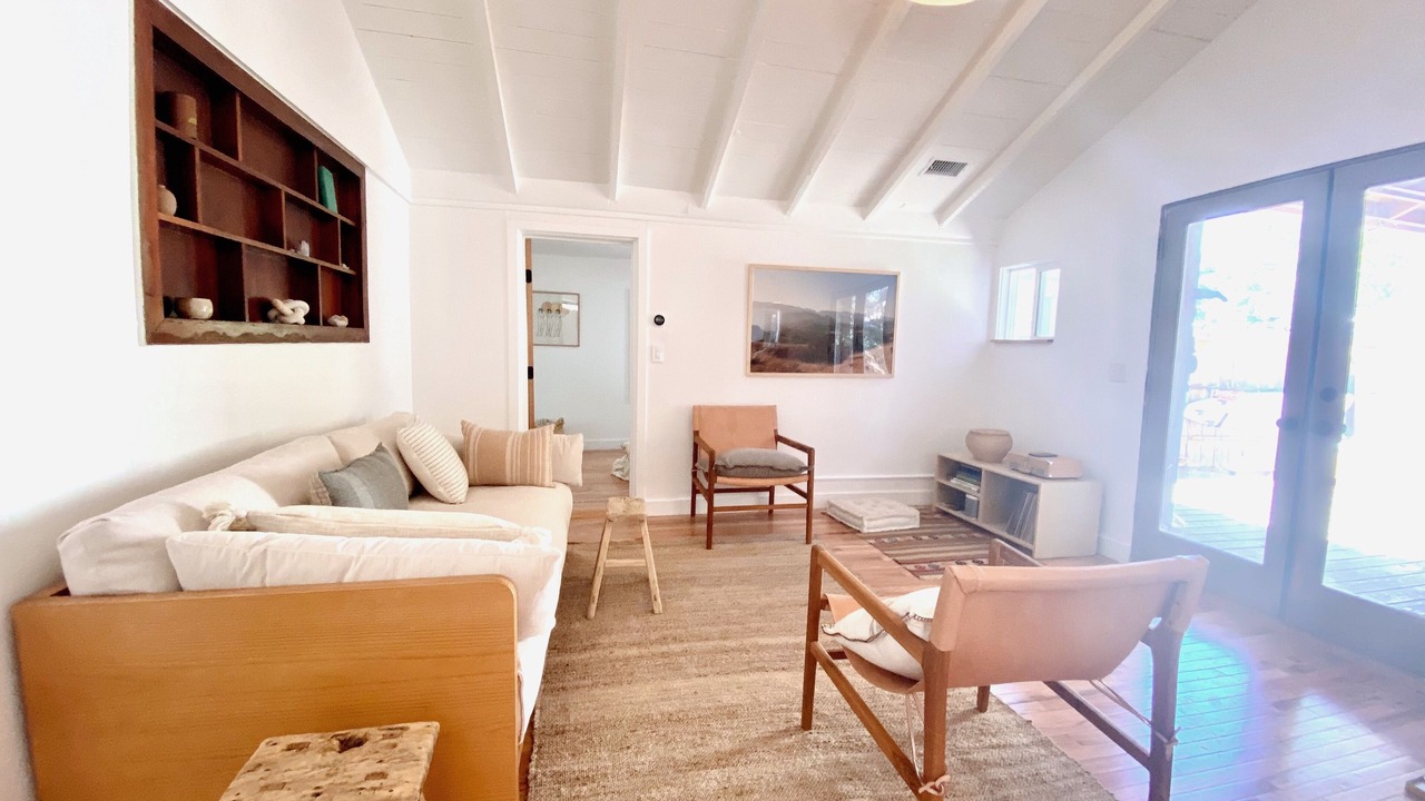Photo of Livingroom in Meiners Oaks