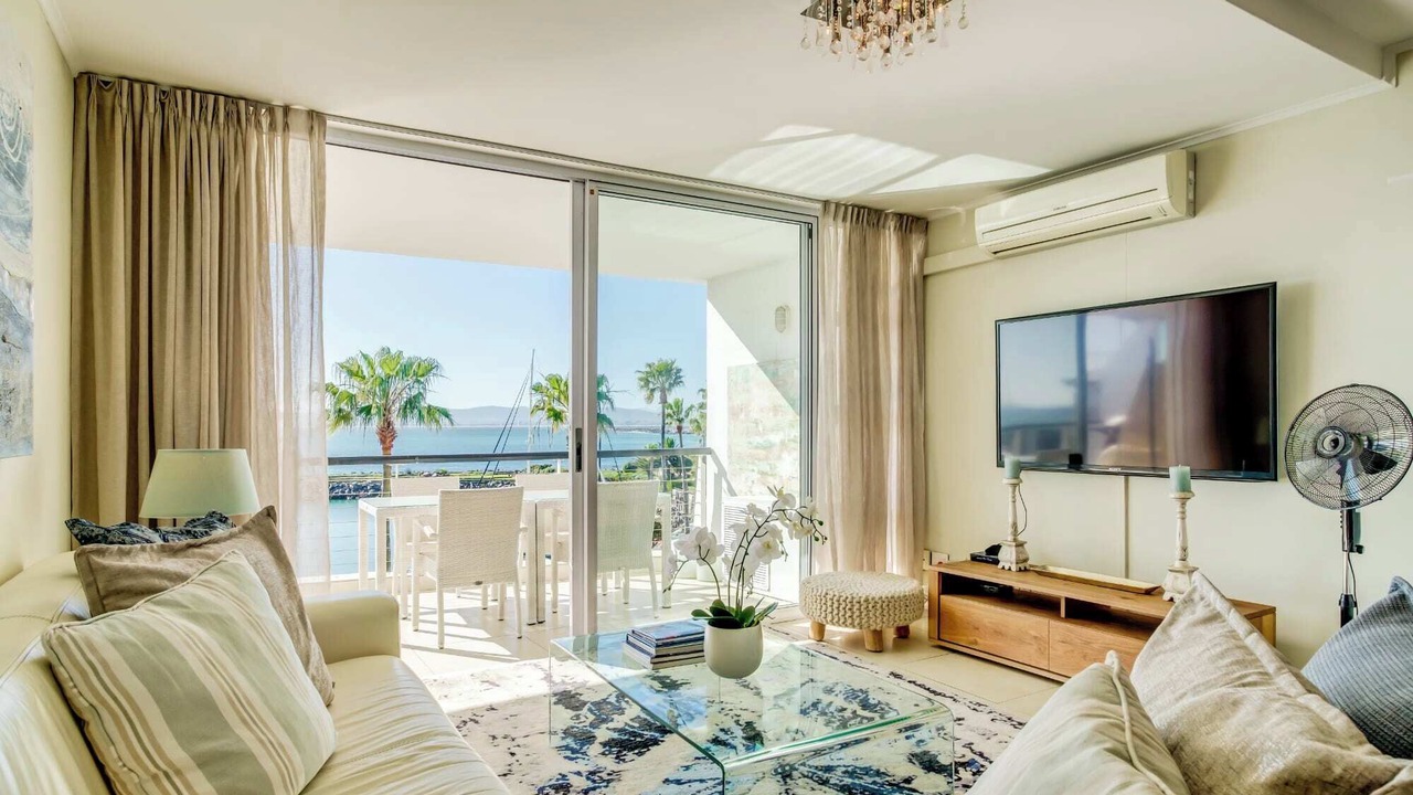 Photo of Livingroom in Mouille Point