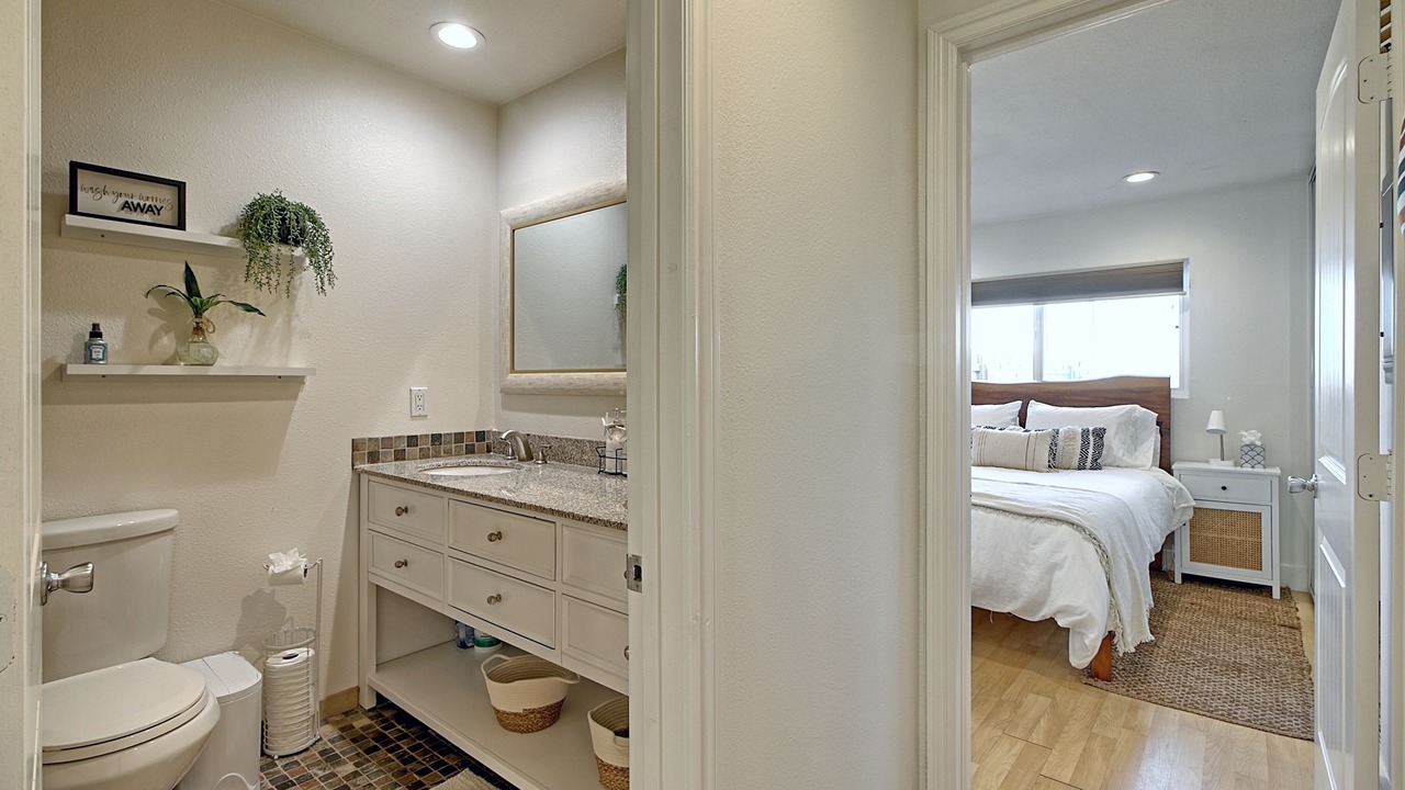 Photo of Bathroom in Oxnard Shores