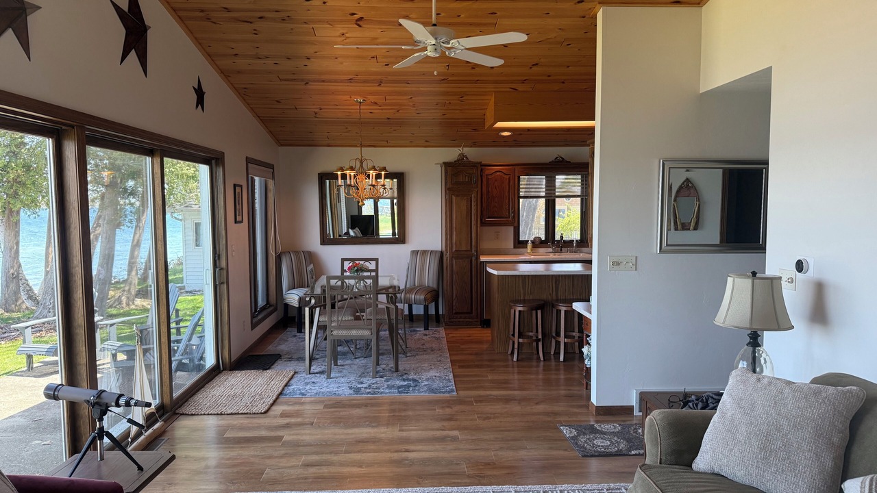 Photo of Livingroom in Little Sturgeon