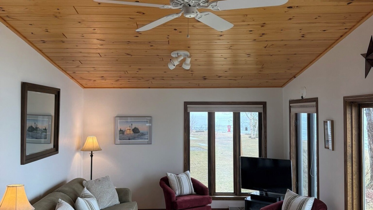 Photo of Livingroom in Little Sturgeon