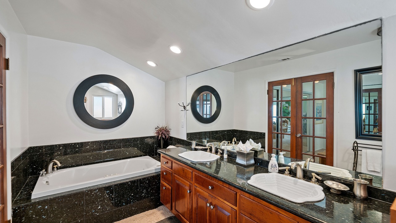 Photo of Bathroom in Oxnard Shores