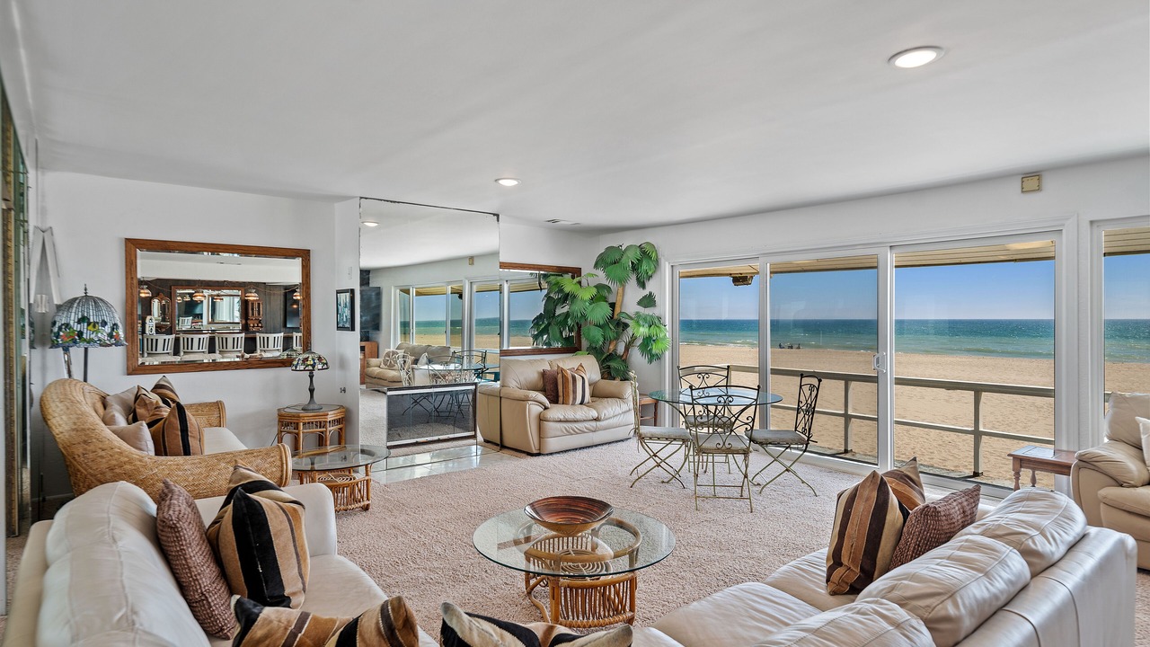 Photo of Livingroom in Oxnard Shores