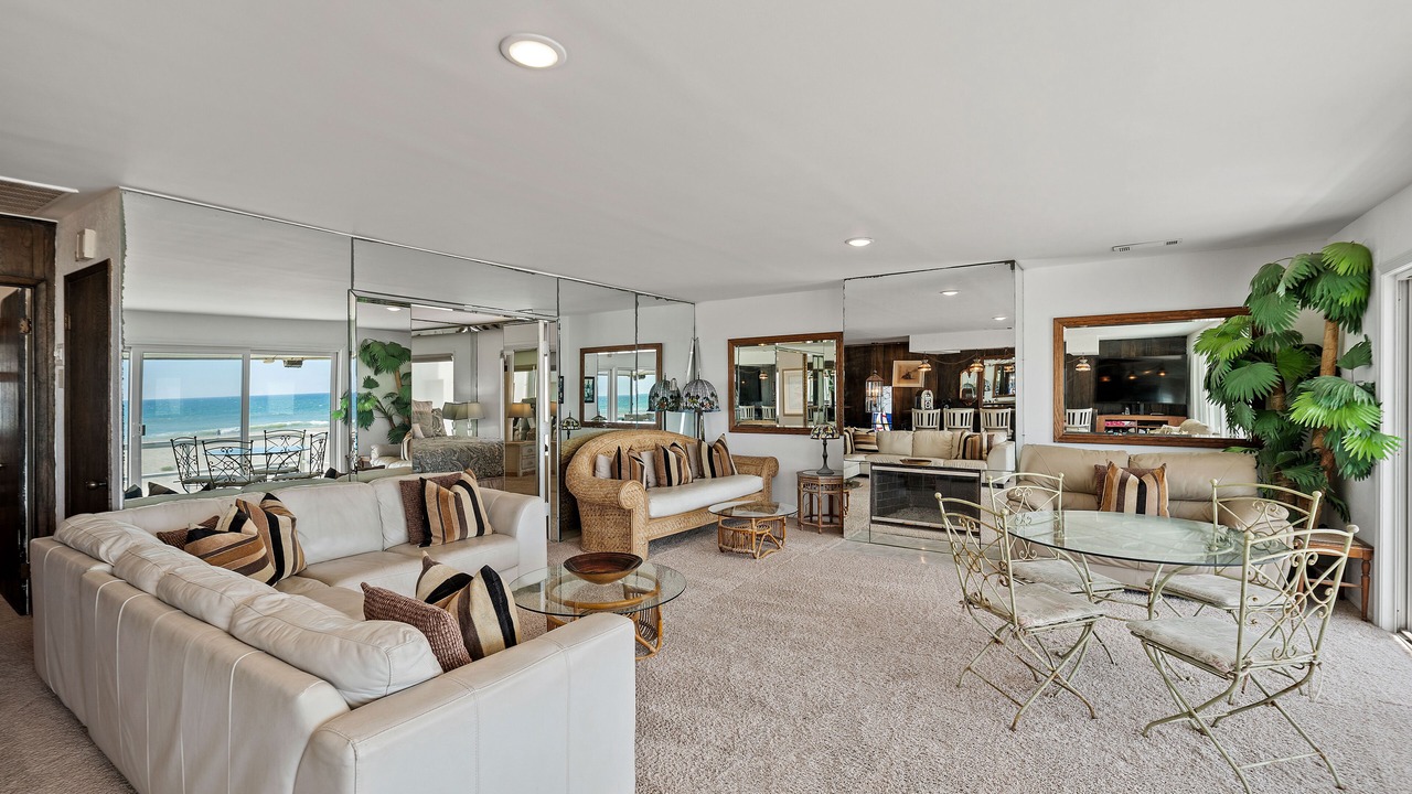 Photo of Livingroom in Oxnard Shores