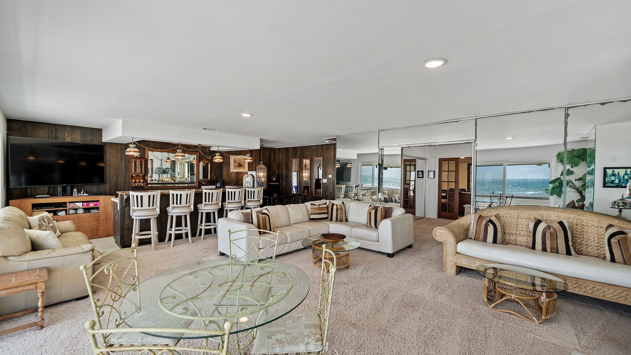 Photo of Livingroom in Oxnard Shores