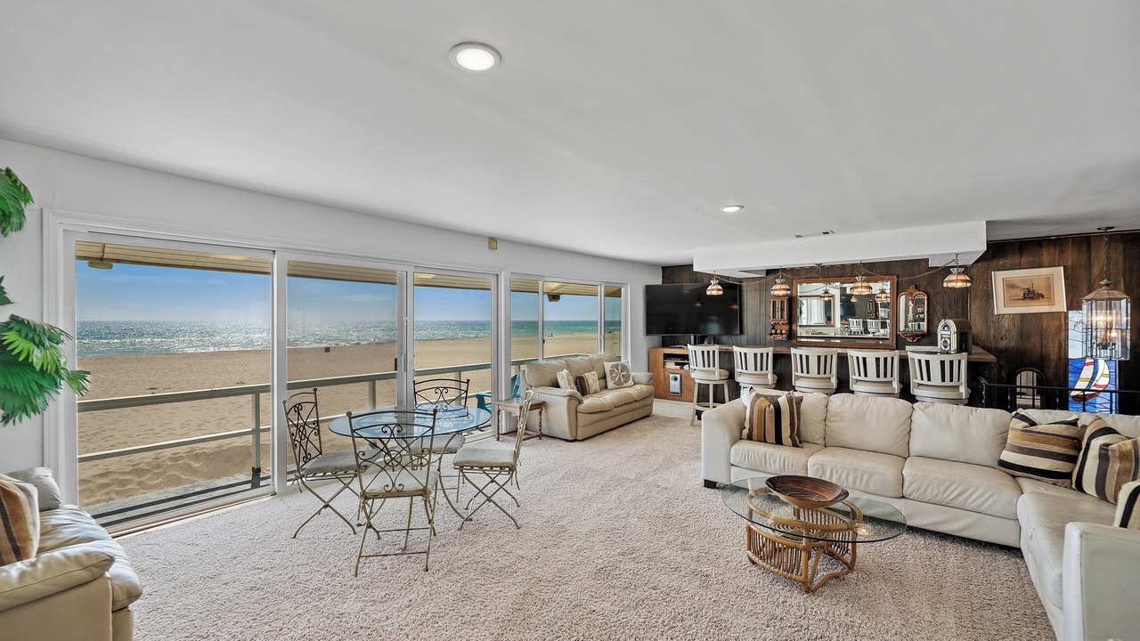 Photo of Livingroom in Oxnard Shores