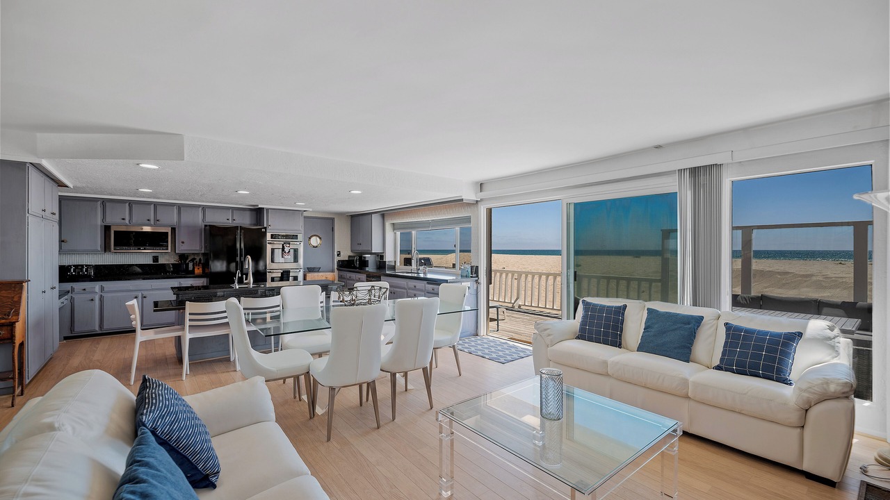 Photo of Livingroom in Oxnard Shores