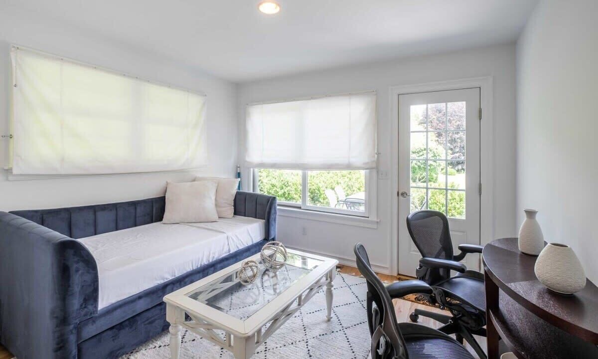 Photo of Livingroom in East Hampton North