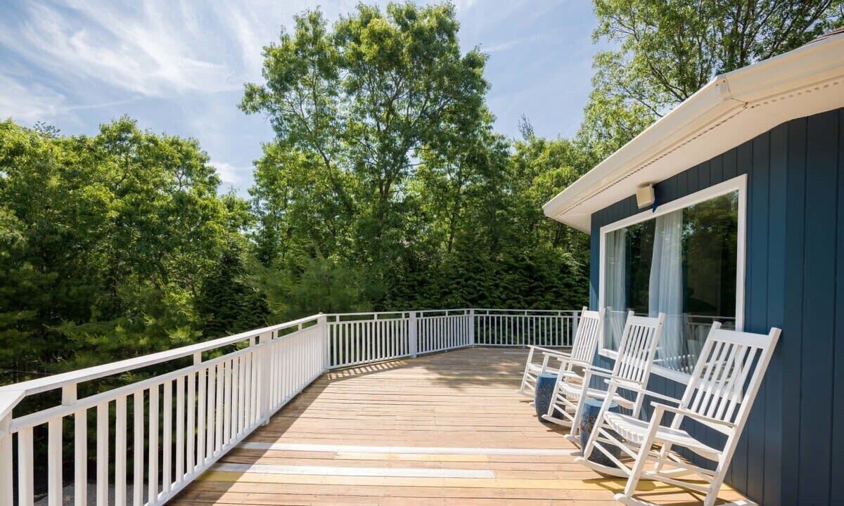 Photo of Patio Balcony in Northwest Harbor