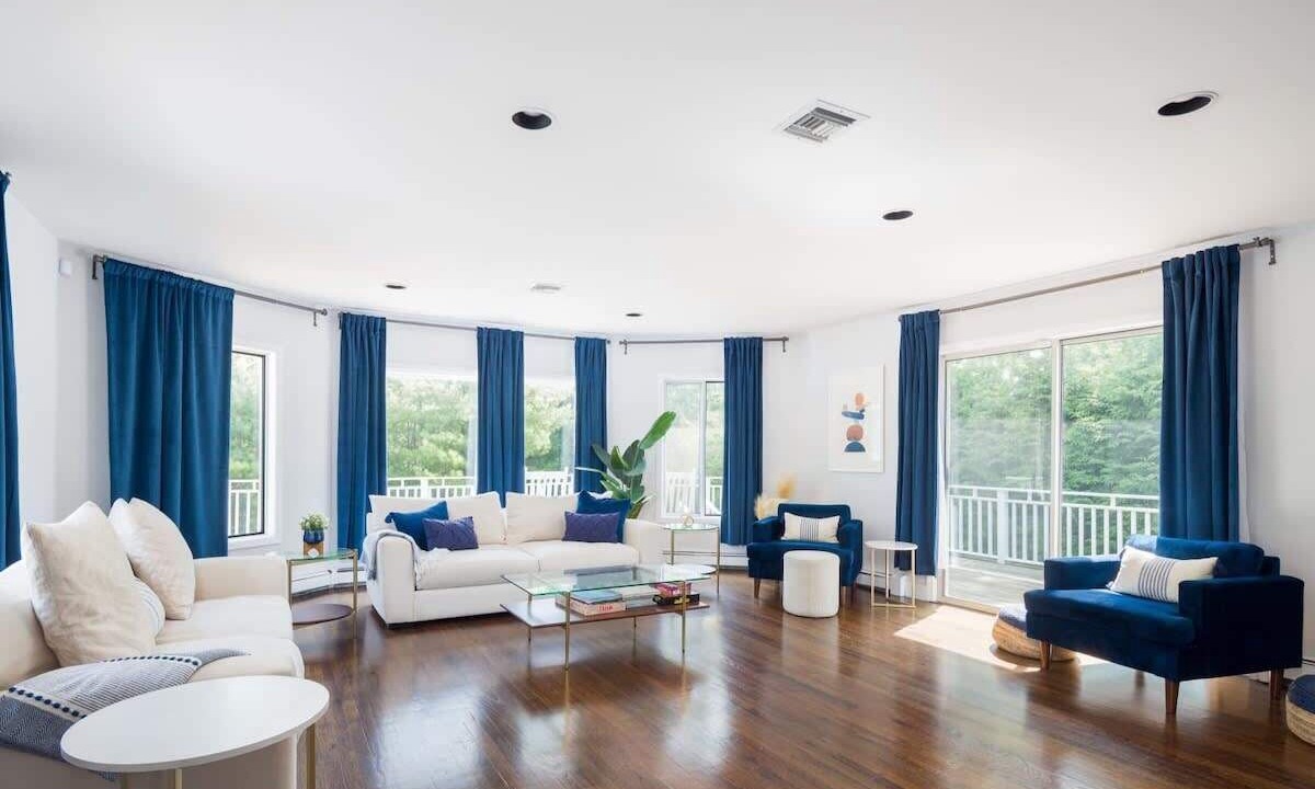 Photo of Livingroom in Northwest Harbor