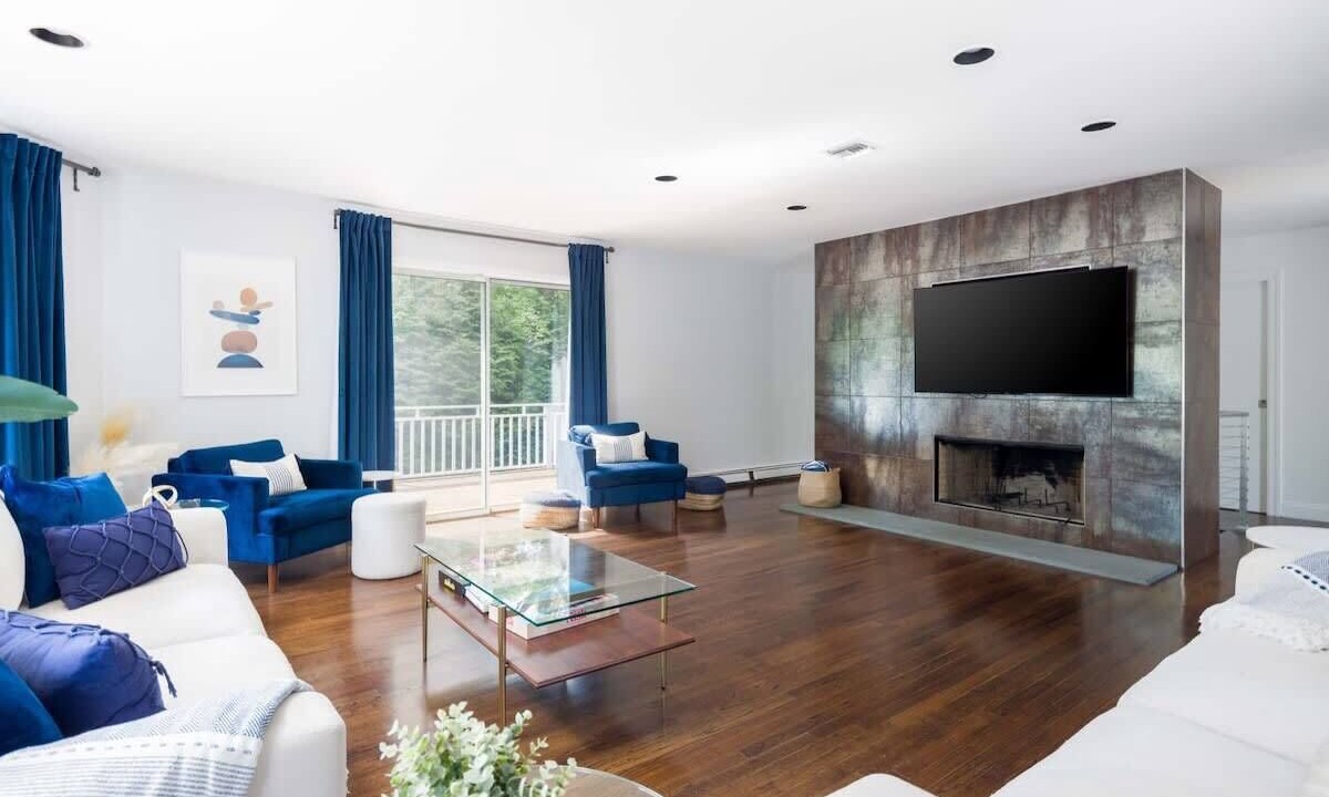 Photo of Livingroom in Northwest Harbor