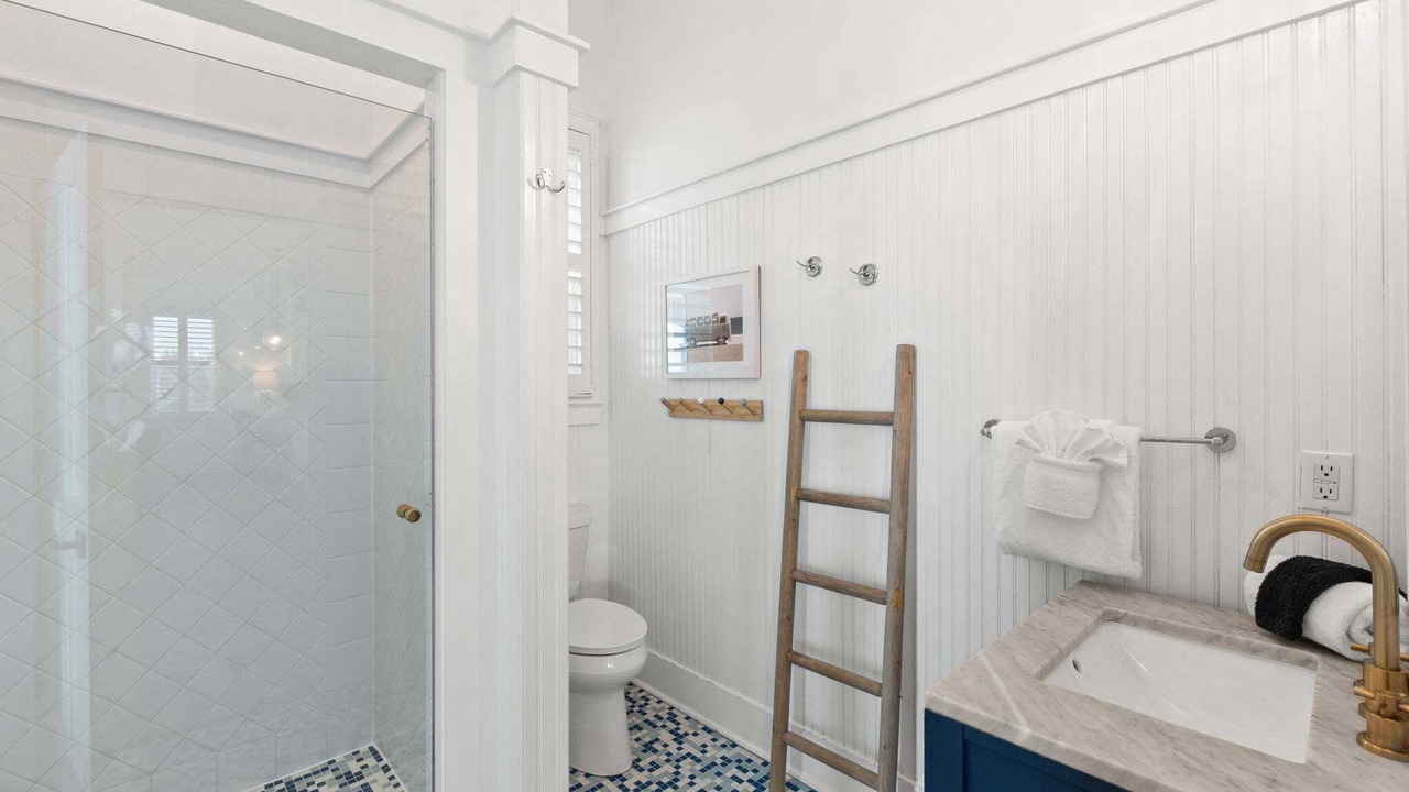 Photo of Bathroom in Delos