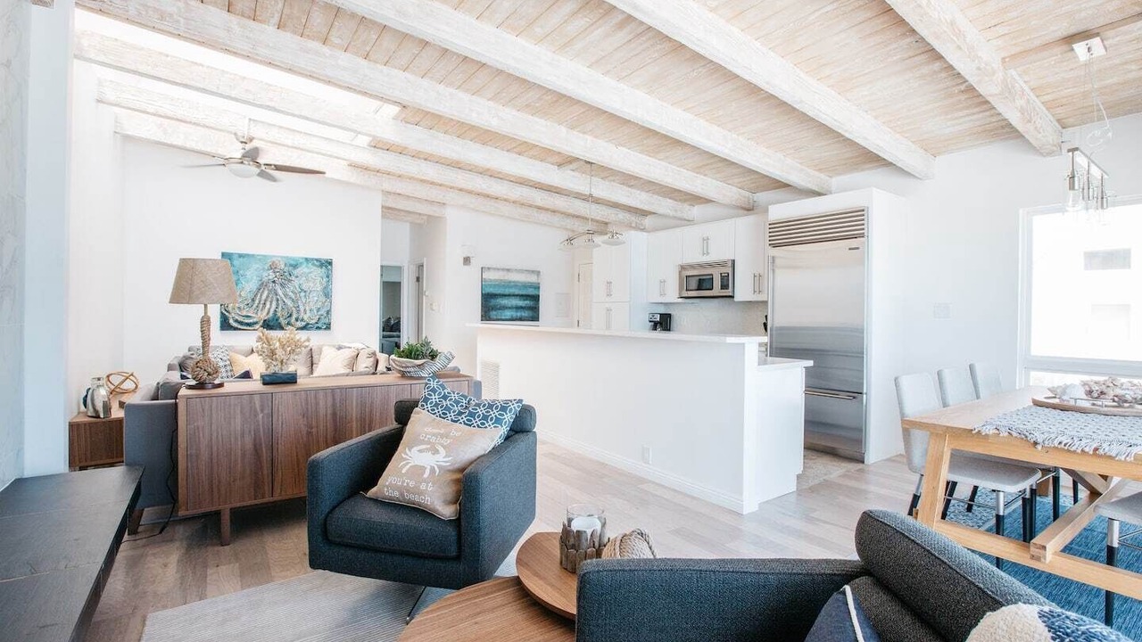 Photo of Livingroom in Central Malibu