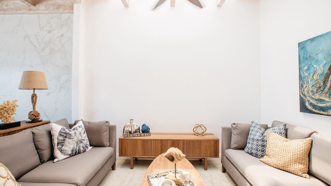 Photo of Livingroom in Central Malibu