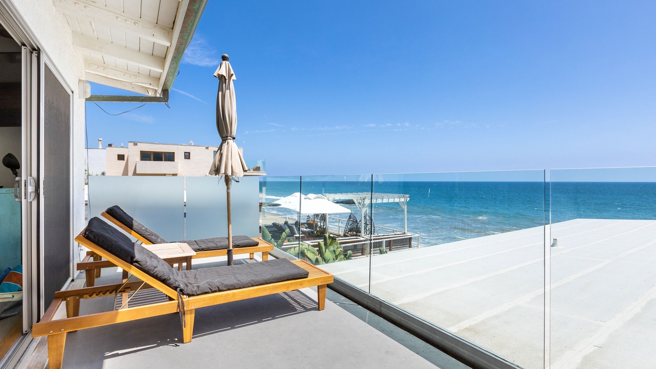 Photo of Patio Balcony in Central Malibu