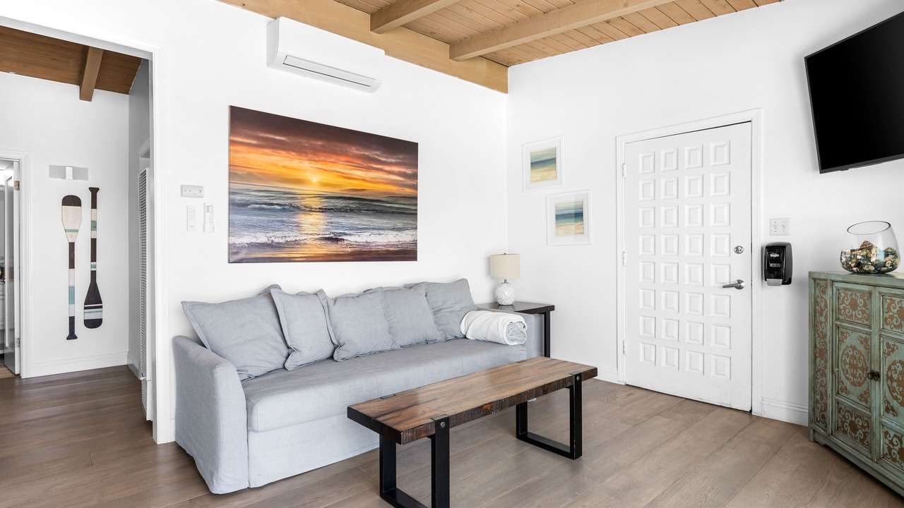 Photo of Livingroom in Central Malibu