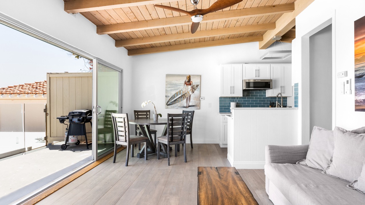 Photo of Livingroom in Central Malibu