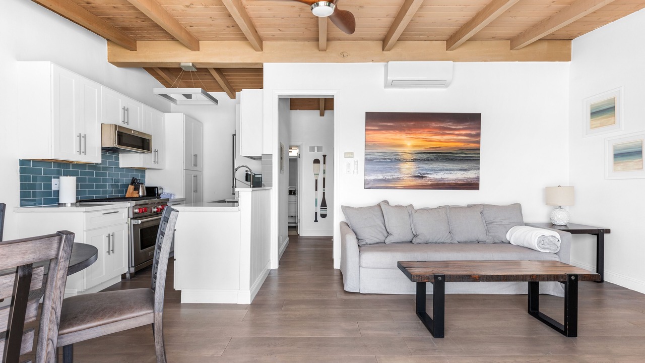 Photo of Livingroom in Central Malibu