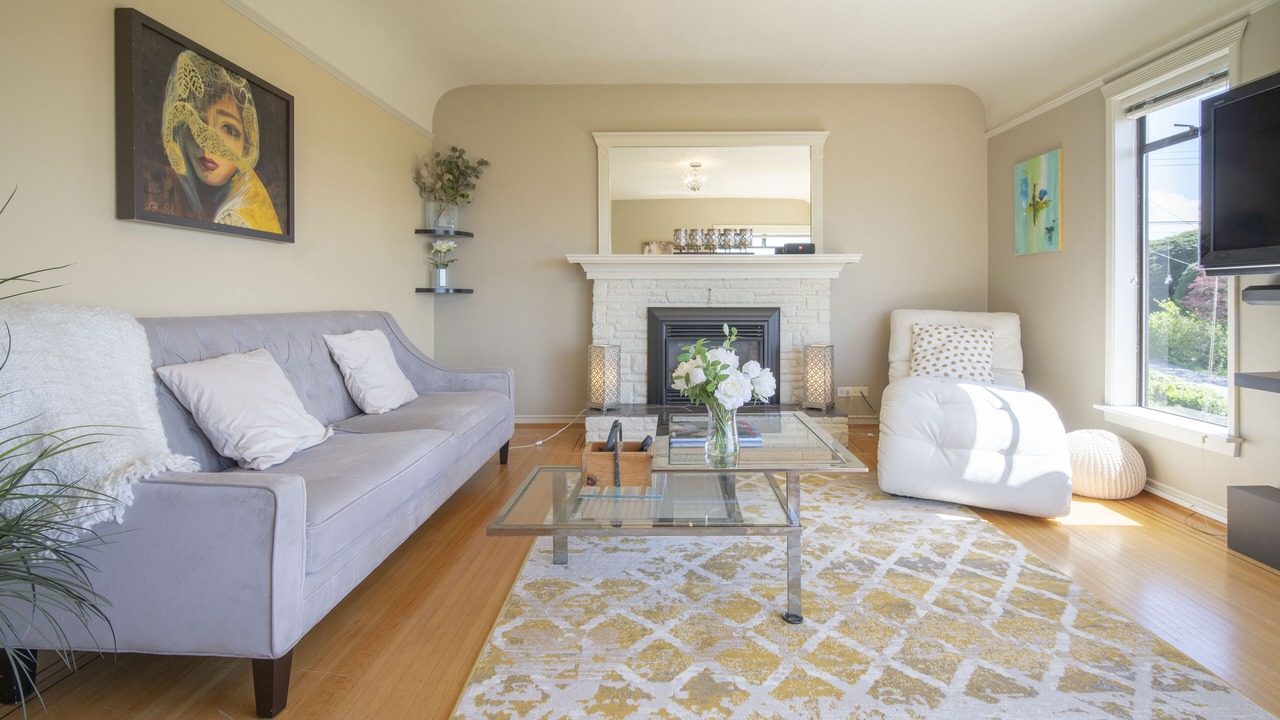 Photo of Livingroom in West Vancouver