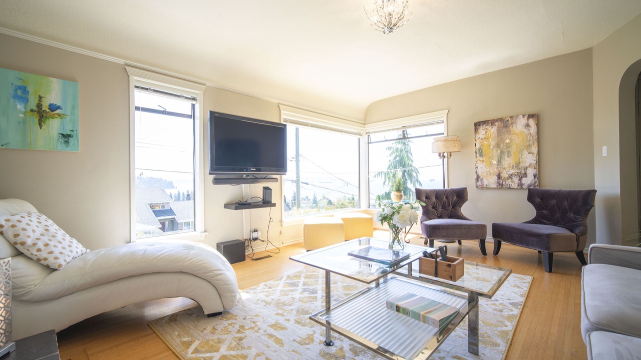 Photo of Livingroom in West Vancouver