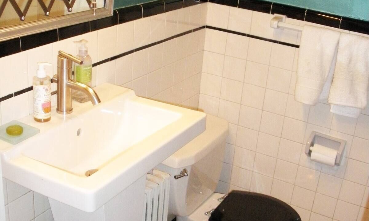Photo of Bathroom in Connecticut Ave - K Street