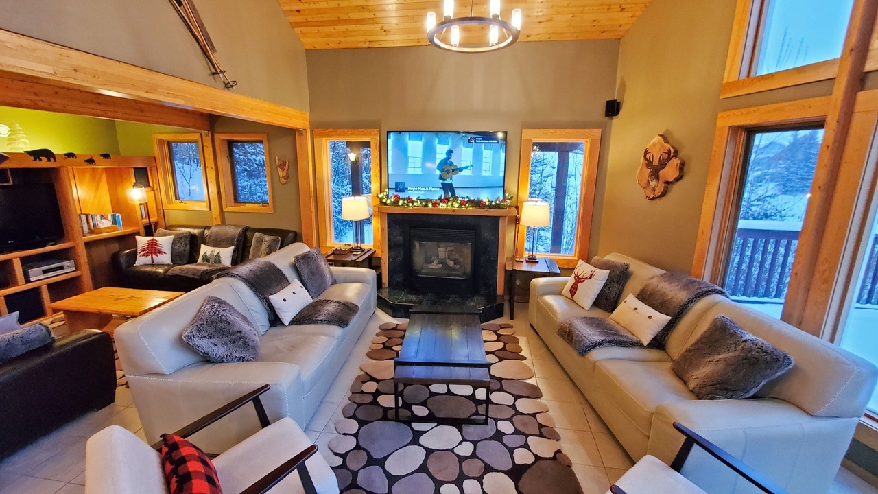 Photo of Livingroom in Sunburst Estates