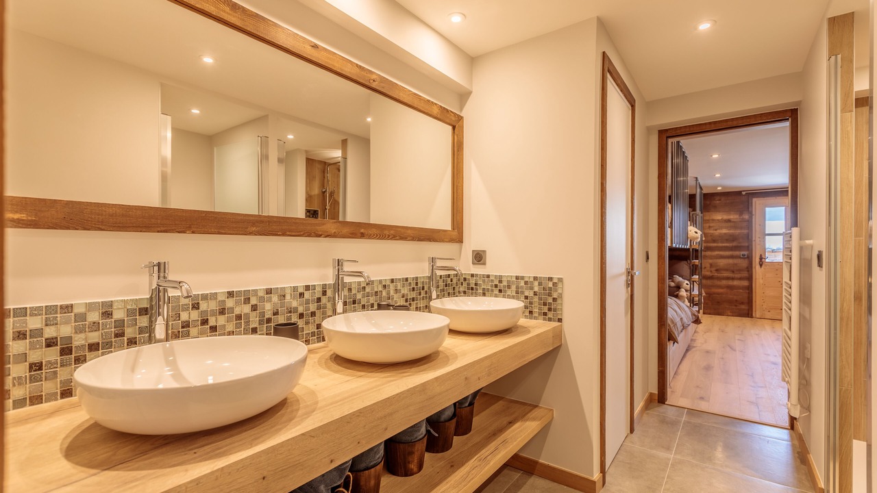 Photo of Bathroom in Arc-1800