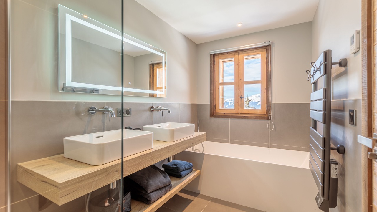 Photo of Bathroom in Arc-1800