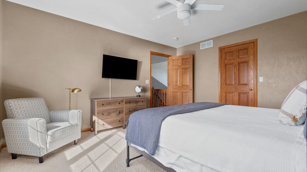 Photo of Bedroom in Black Wolf