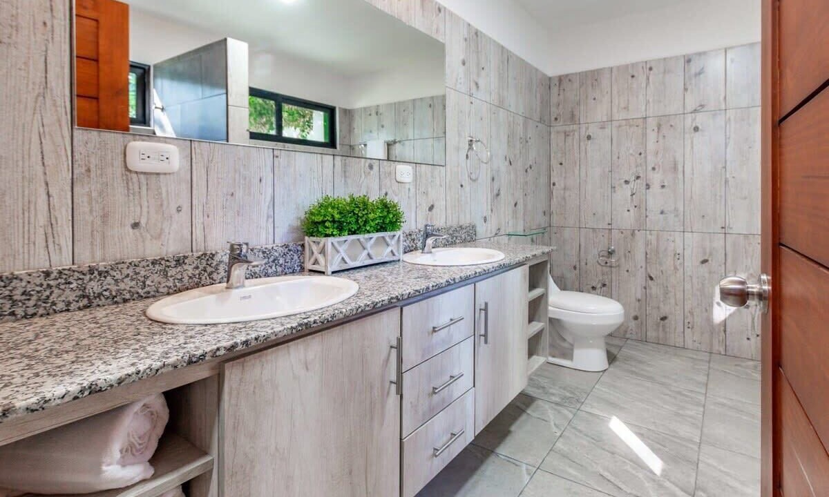 Photo of Bathroom in Potrero