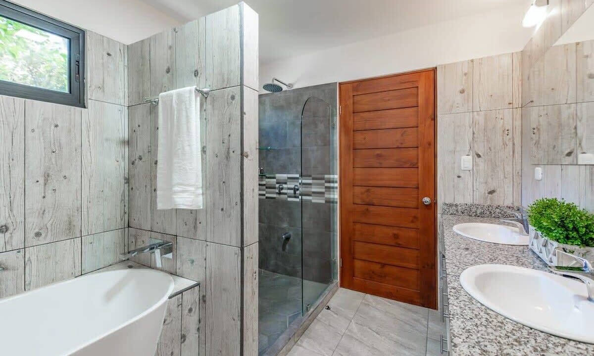 Photo of Bathroom in Potrero