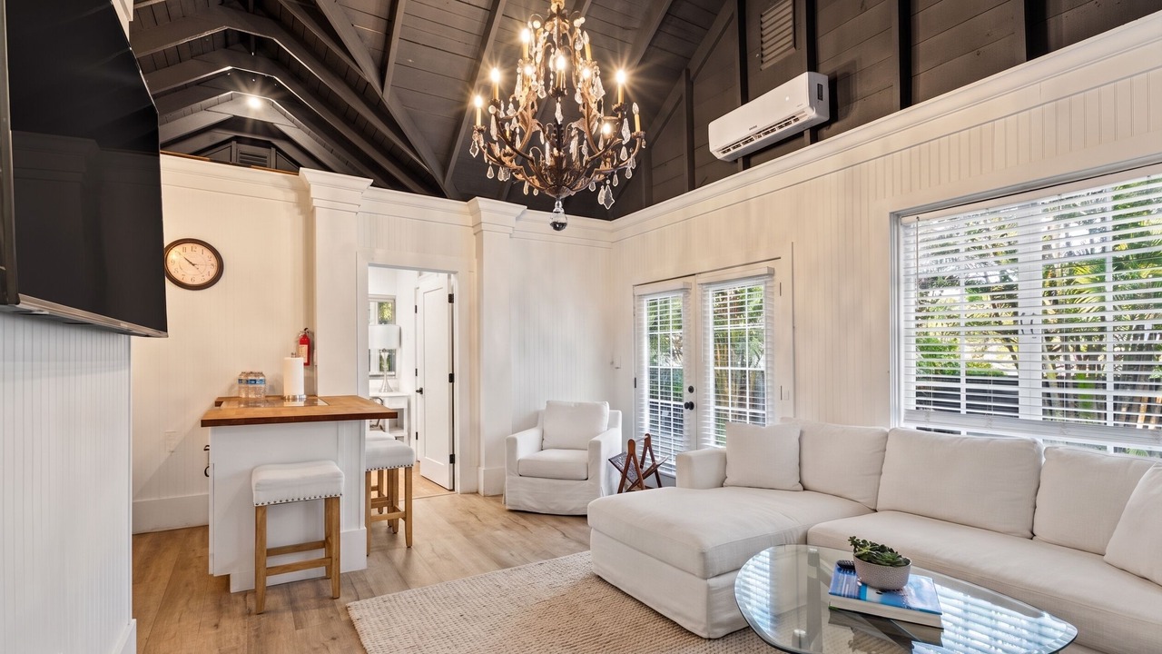 Photo of Livingroom in Sailboat Bend