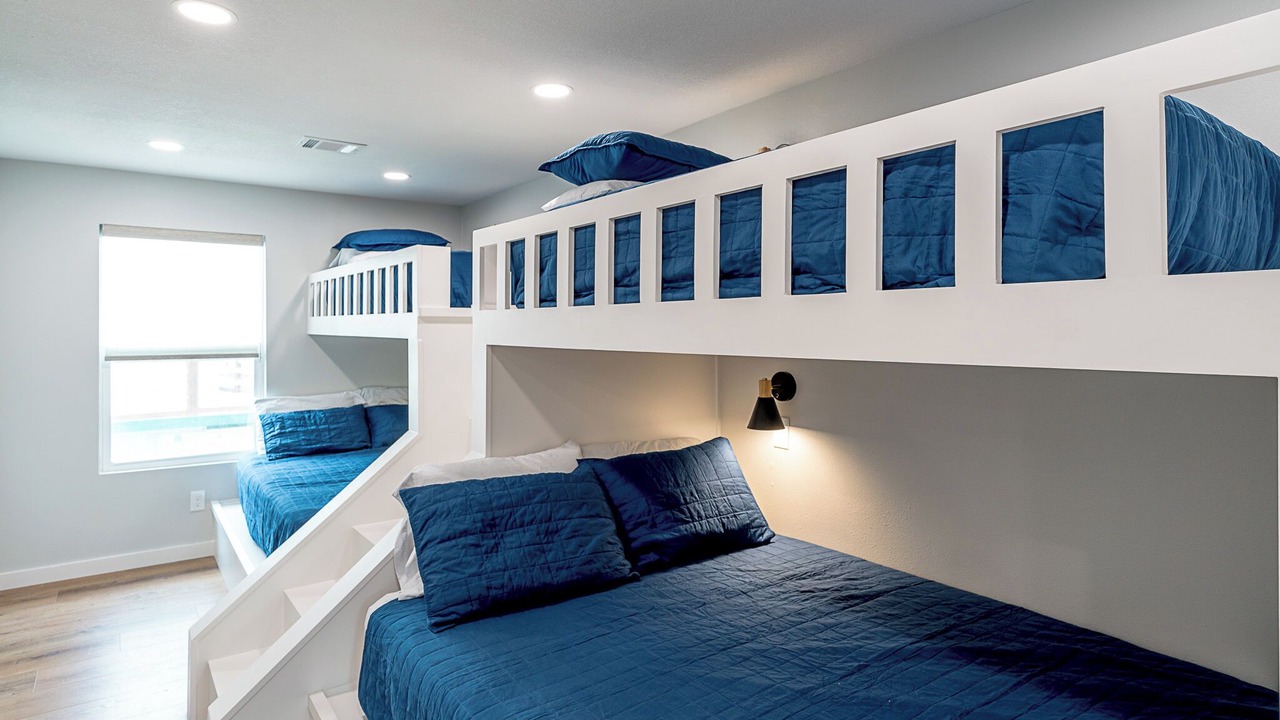 Photo of Bedroom in Pirates Beach