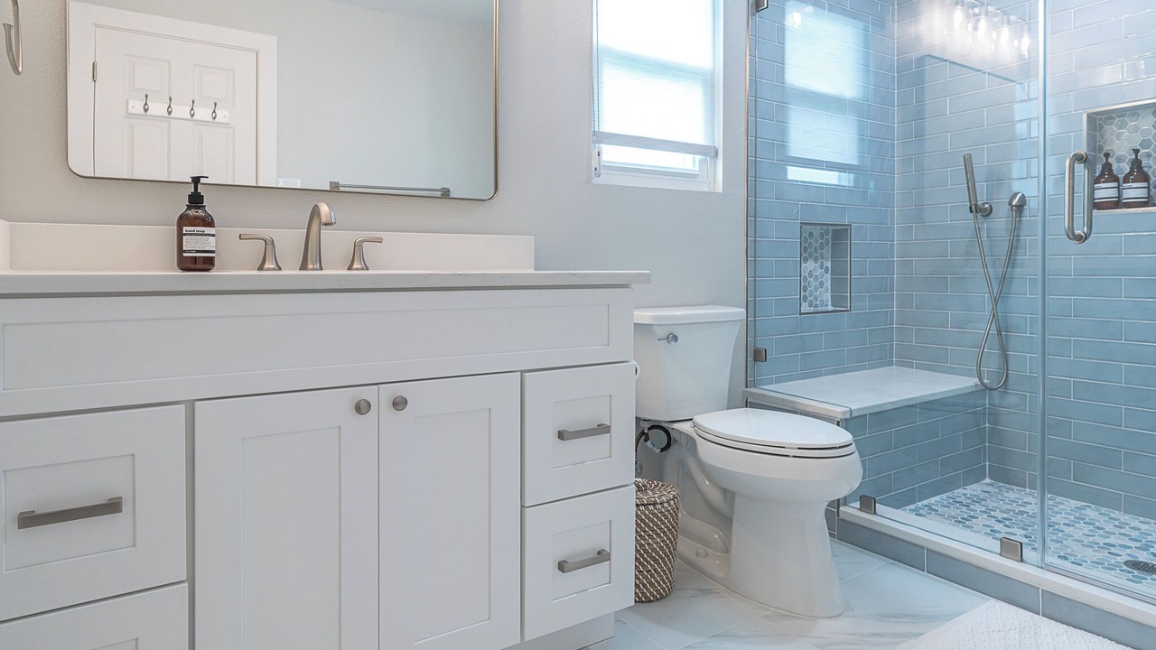 Photo of Bathroom in Pirates Beach