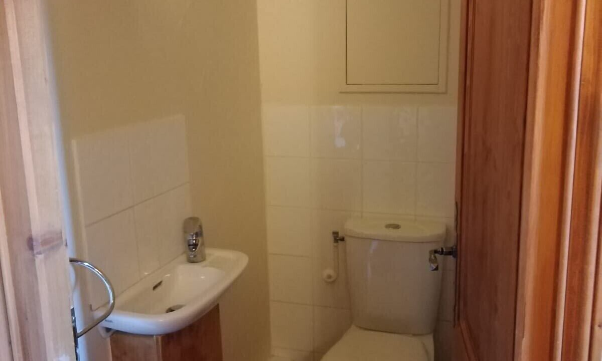 Photo of Bathroom in Arc-1950