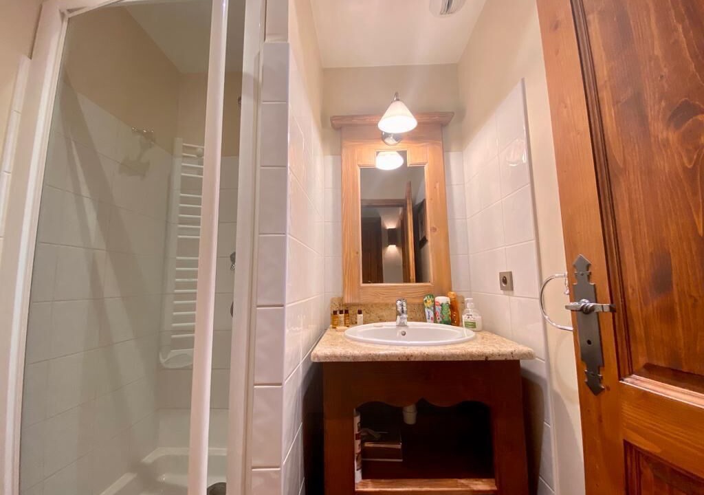 Photo of Bathroom in Arc-1950