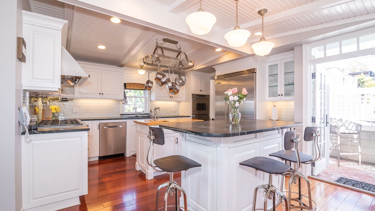 Photo of Kitchen in Arch Beach Heights