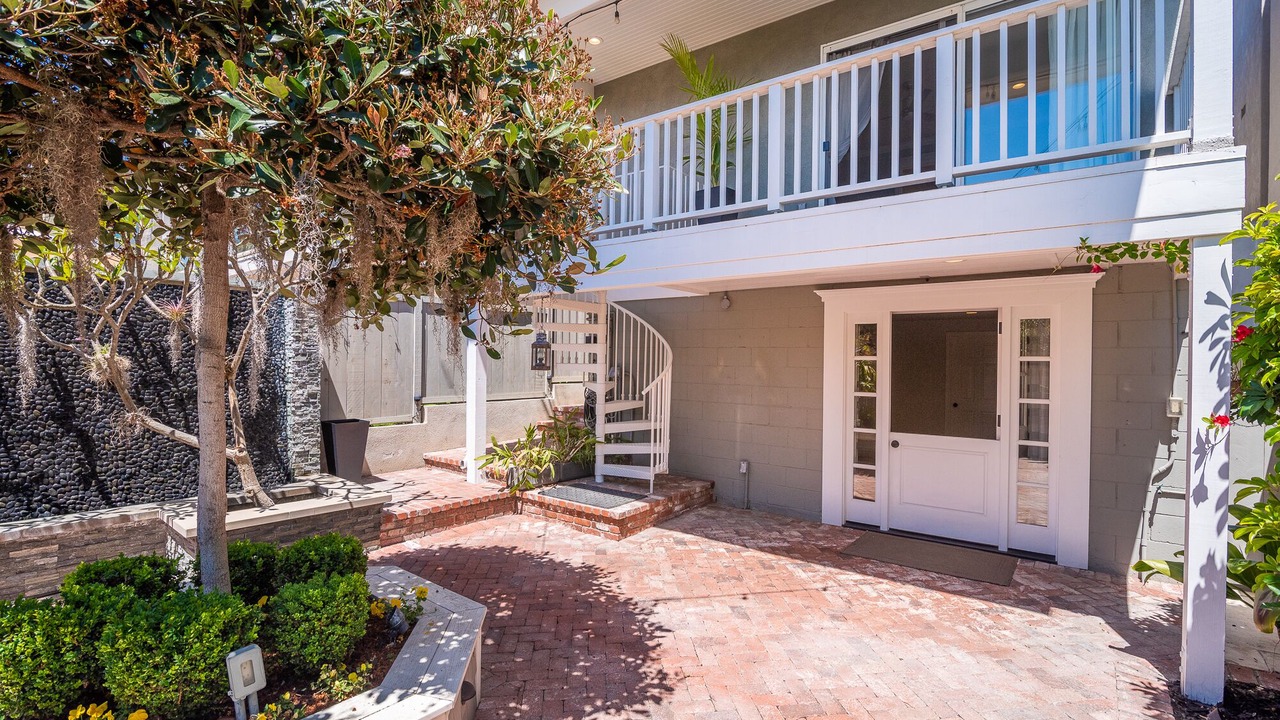 Photo of Patio Balcony in Arch Beach Heights