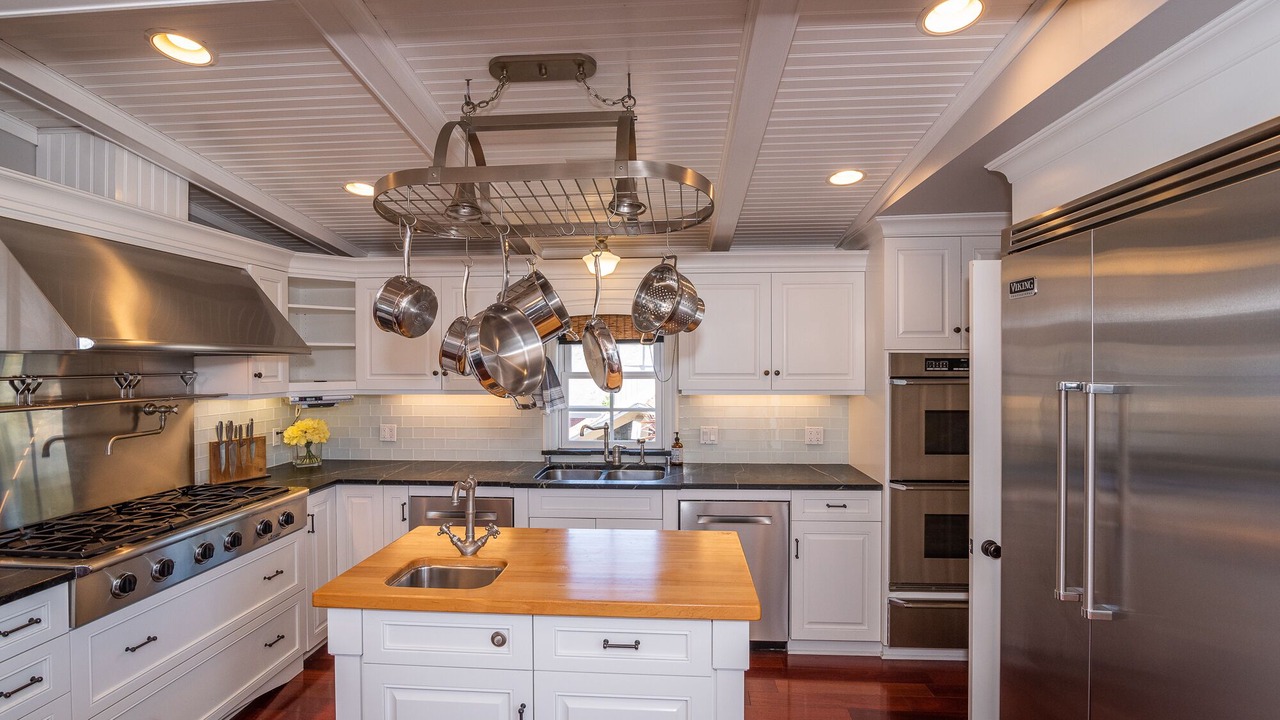 Photo of Kitchen in Arch Beach Heights