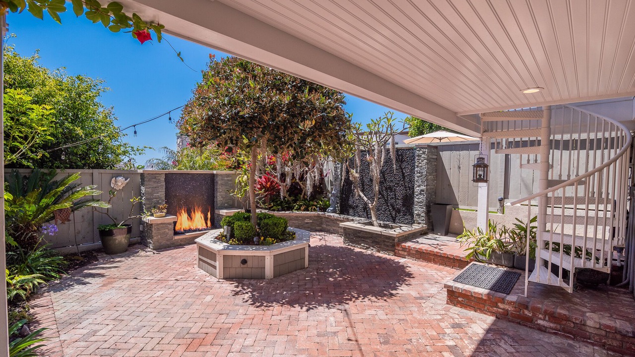 Photo of Patio Balcony in Arch Beach Heights