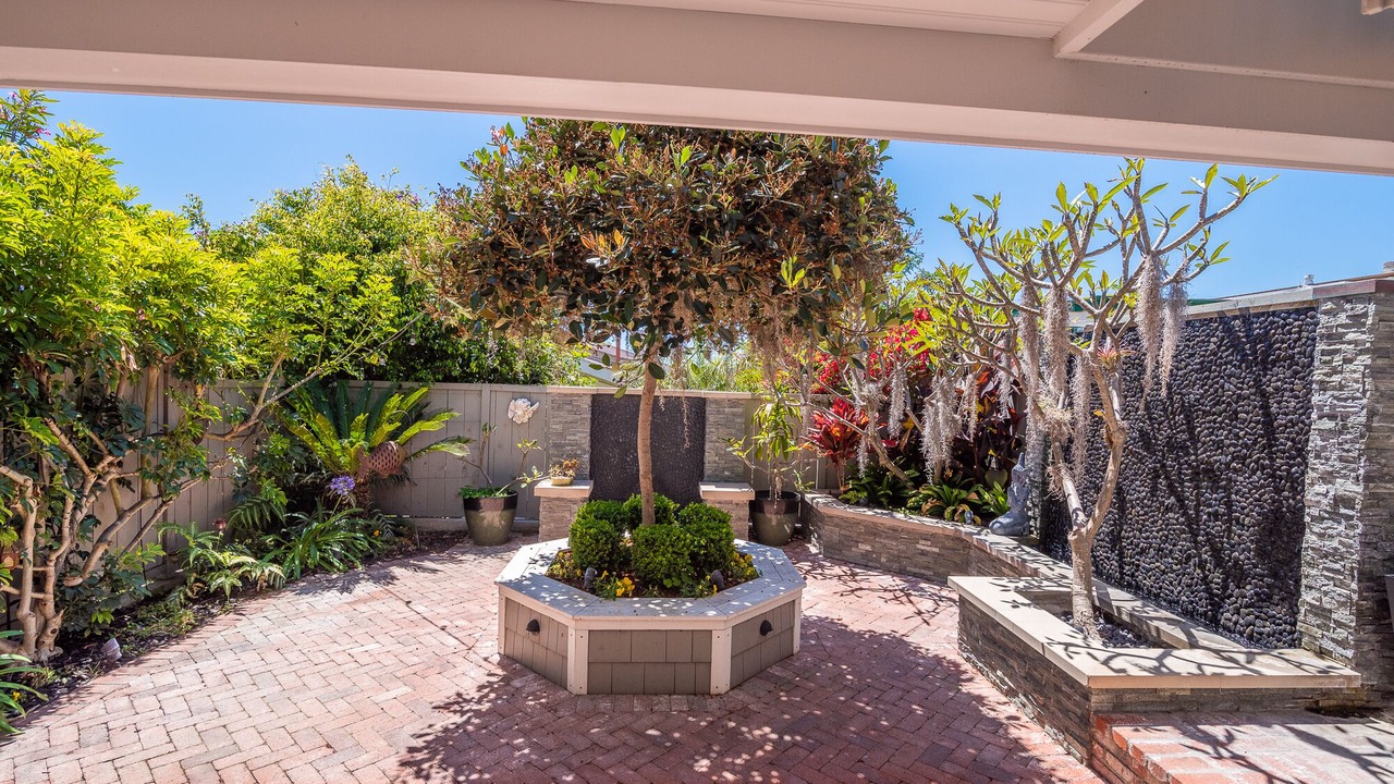 Photo of Outdoor in Arch Beach Heights