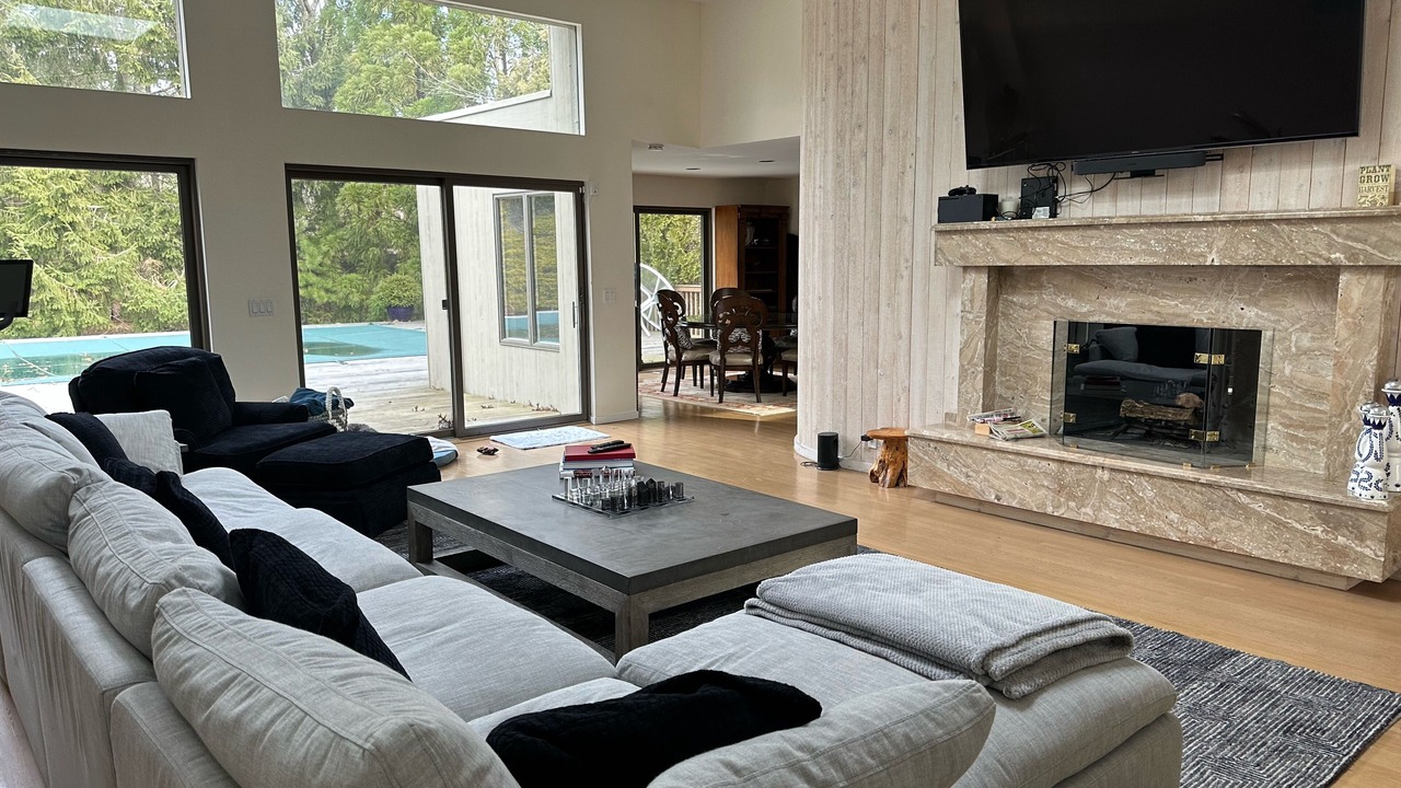 Photo of Livingroom in Wainscott