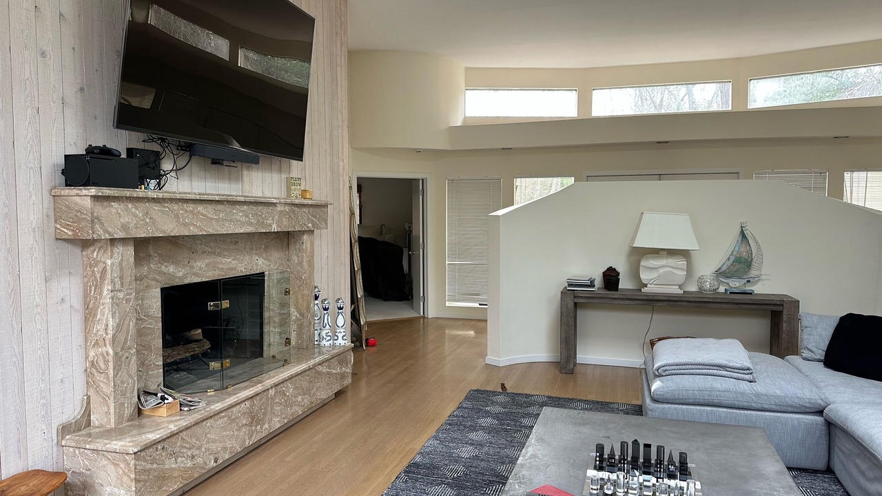 Photo of Livingroom in Wainscott