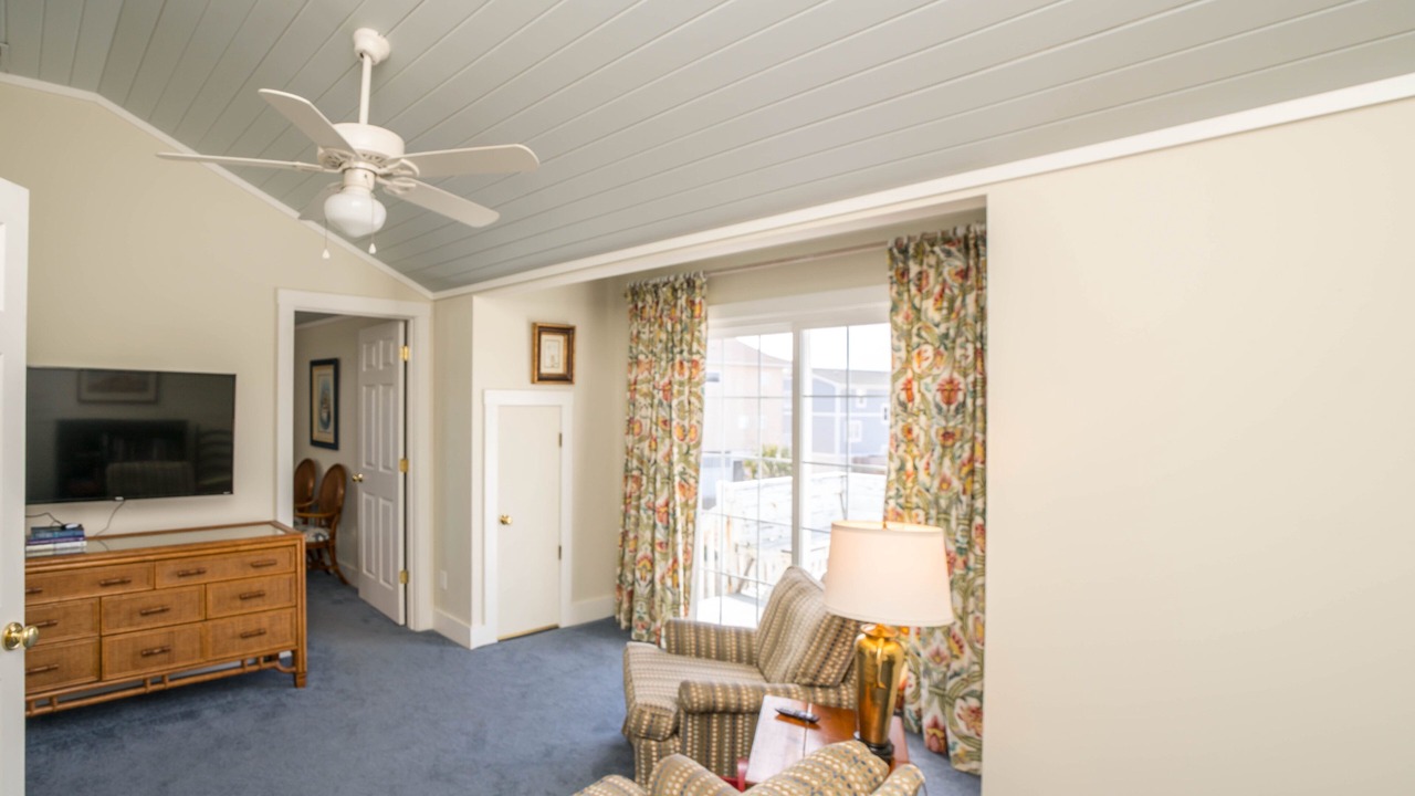 Photo of Livingroom in Oak Island